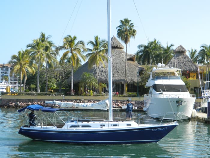 Zet koers naar plezier: een hele dag authentiek zeilen in Puerto Vallarta op een zeilboot.