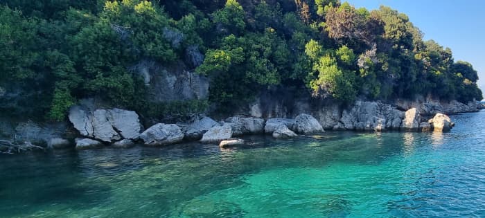 Crucero privado de medio día por el norte de Corfú: una escapada flexible por el agua