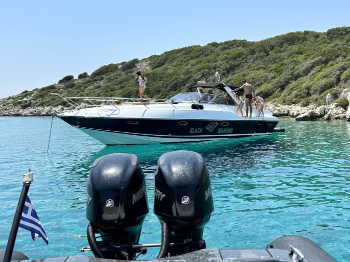 Crucero privado de medio día por el norte de Corfú: una escapada flexible por el agua