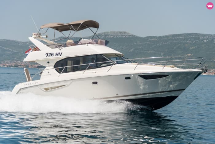 Îles de Hvar et Pakleni – Excursion d'une journée en bateau haut de gamme