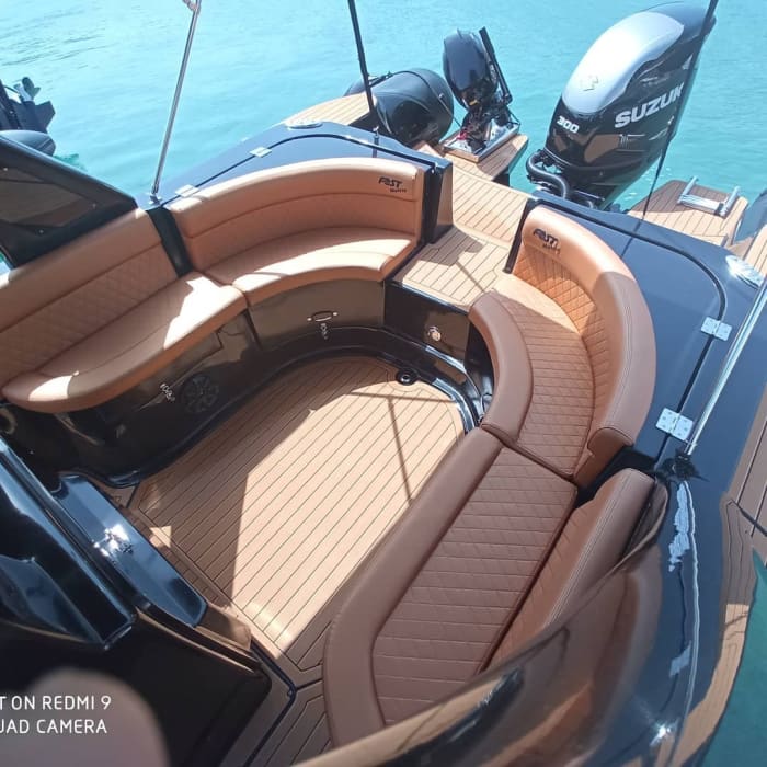 Private boat trip around Sifnos on a motorboat