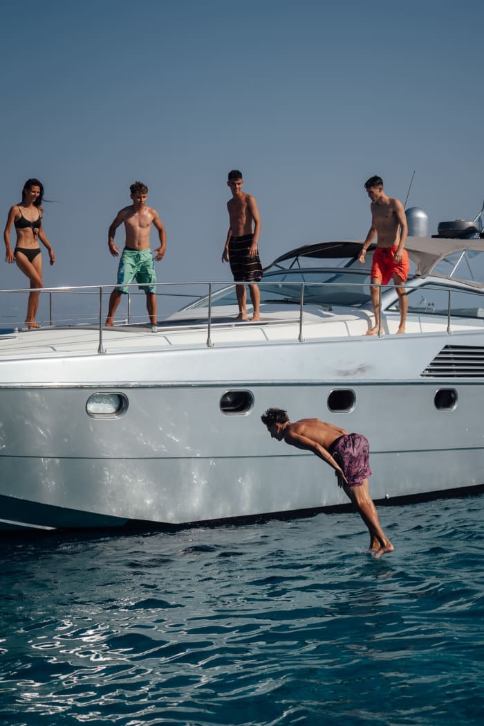 Elegant Speed : Private 8-hours Motor Yacht Cruise (Alfamarine)