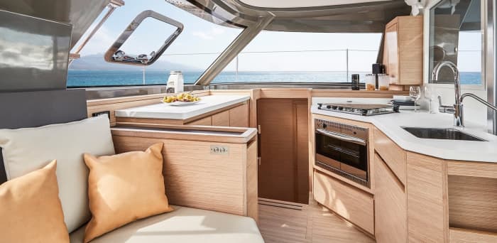Cały dzień magii w Saint-Tropez na katamaranie