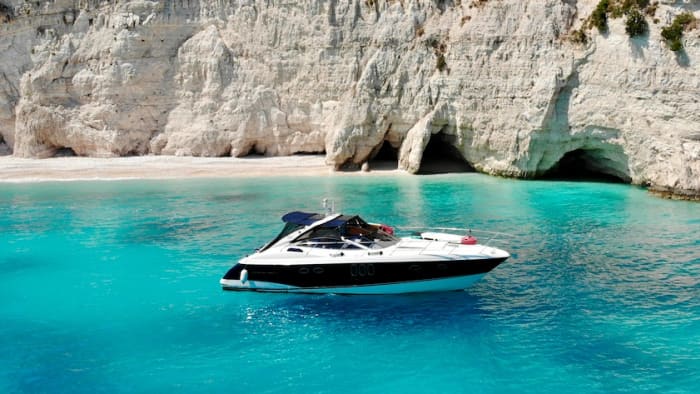 Privater Bootsausflug rund um Kefalonia mit einem Motorboot