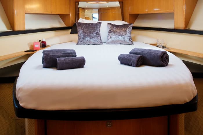 Privater Bootsausflug rund um Kefalonia mit einem Motorboot