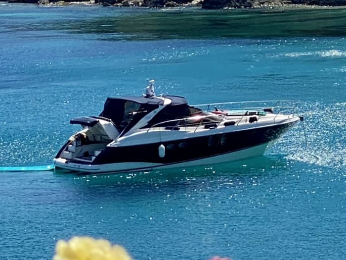 Privater Bootsausflug rund um Kefalonia mit einem Motorboot