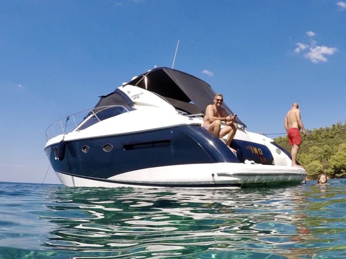 Privater Bootsausflug rund um Kefalonia mit einem Motorboot