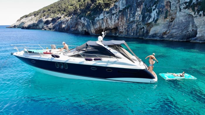 Privater Bootsausflug rund um Kefalonia mit einem Motorboot