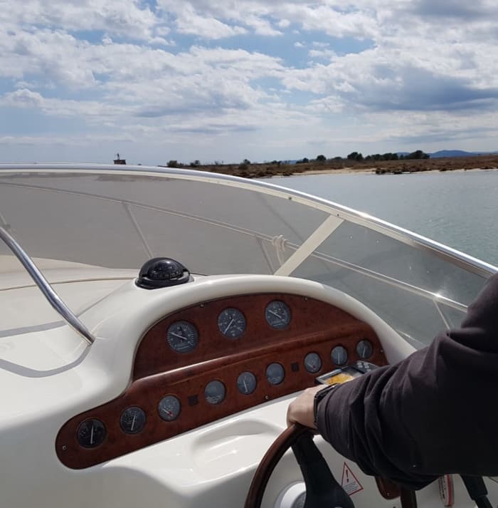 Escapade facile à Portbou : une excursion en bateau à moteur de 2h15