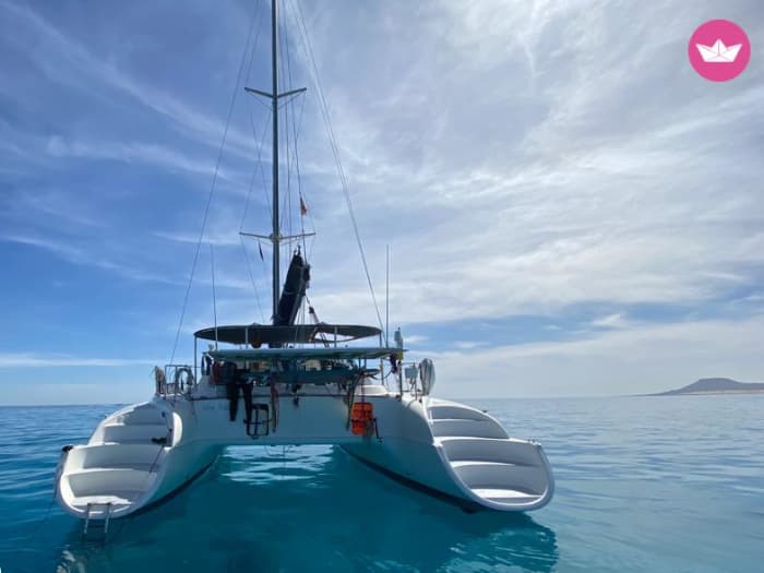 Aluguel de catamarã por um dia em Ibiza: Nade, veleje e relaxe