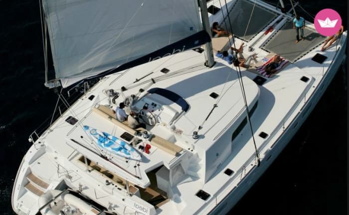 Ausflug nach Formentera oder zu den südlichen Stränden von Ibiza mit einem großen Katamaran.