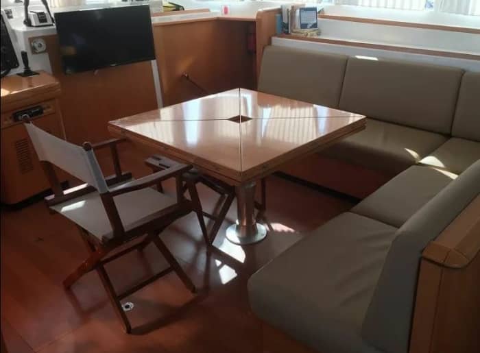 Ausflug nach Formentera oder zu den südlichen Stränden von Ibiza mit einem großen Katamaran.
