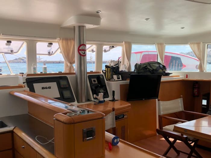 Ausflug nach Formentera oder zu den südlichen Stränden von Ibiza mit einem großen Katamaran.