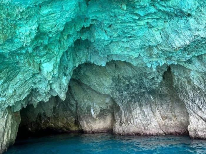 Crucero privado por el norte hacia el naufragio y las cuevas azules con paradas en playas remotas