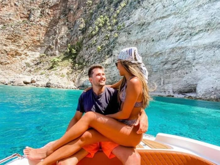 Crucero privado por el norte hacia el naufragio y las cuevas azules con paradas en playas remotas