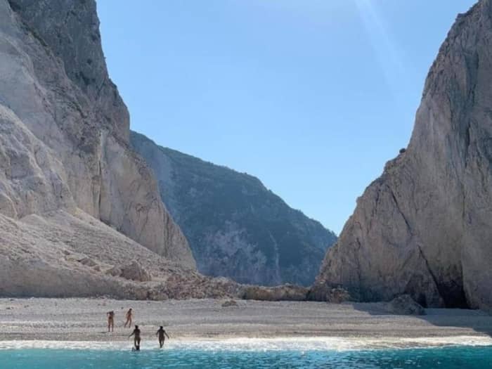 Escapada de medio día al sur con avistamiento de tortugas y natación en cuevas