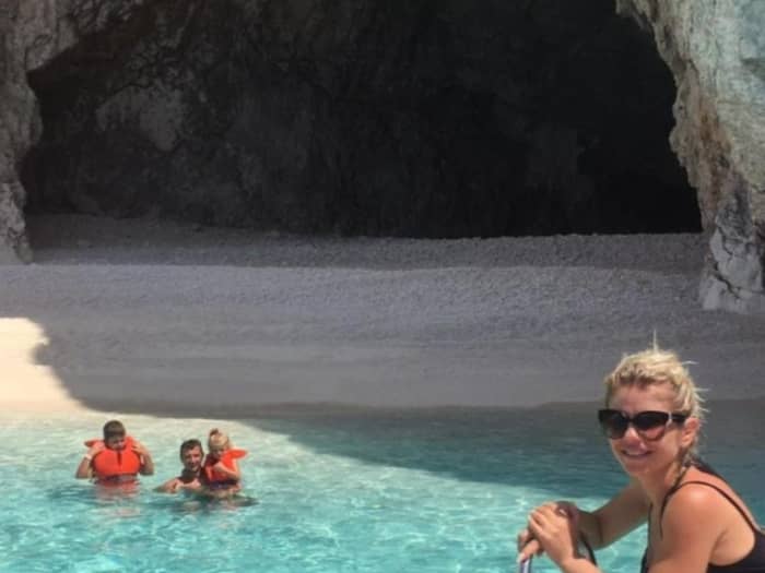 Escapada de medio día al sur con avistamiento de tortugas y natación en cuevas