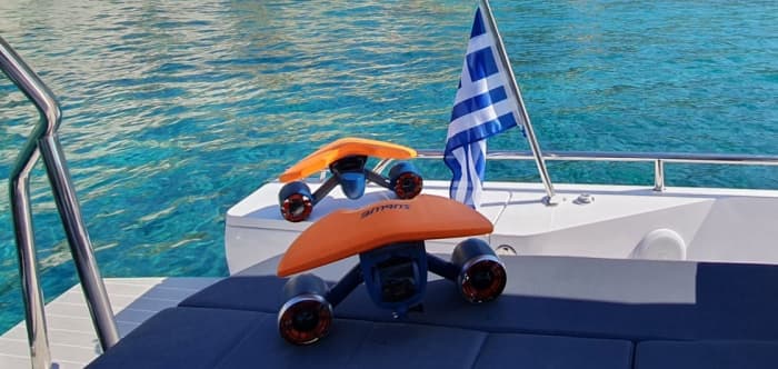 White, blue, and divine: A full day on a motorboat