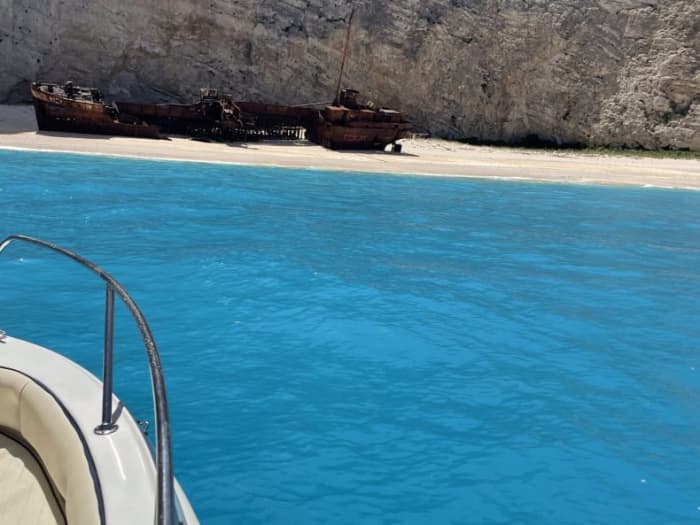 Crucero por el norte de Zante hasta el naufragio y las cuevas azules con lugares de baño ocultos