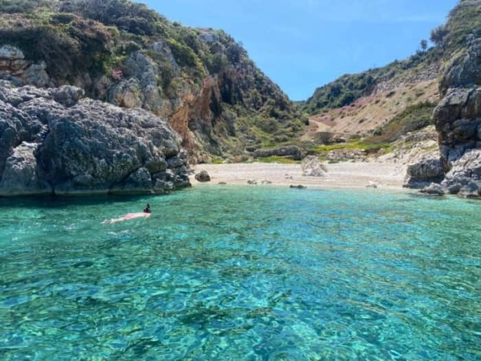 Crucero por el norte de Zante hasta el naufragio y las cuevas azules con lugares de baño ocultos