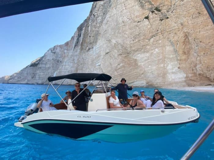 Crucero por el norte de Zante hasta el naufragio y las cuevas azules con lugares de baño ocultos