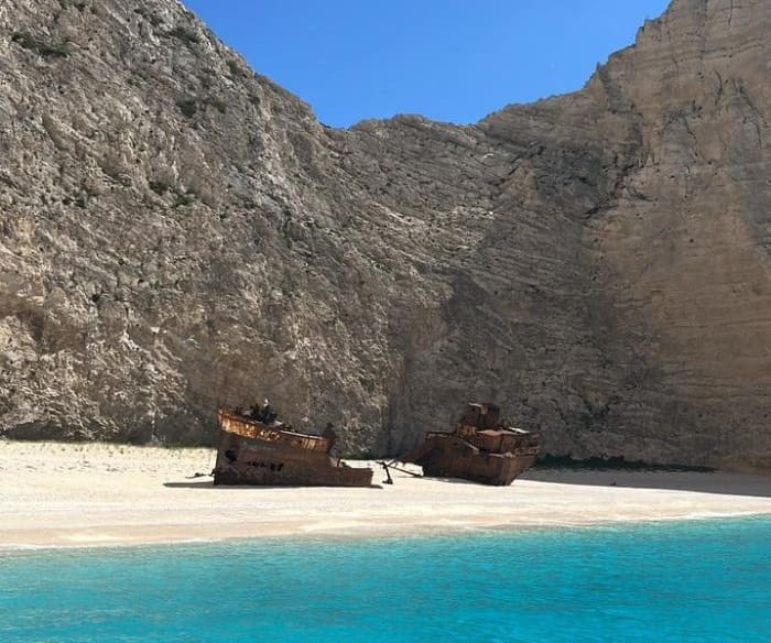 Crucero por el norte de Zante hasta el naufragio y las cuevas azules con lugares de baño ocultos