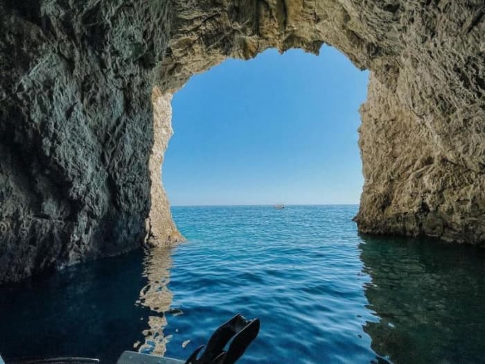Crucero de día completo a las islas de Zante: lugares destacados y playas secretas