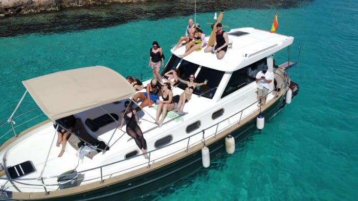 Giornata di vela classica a Maiorca con bevande e soste per il bagno