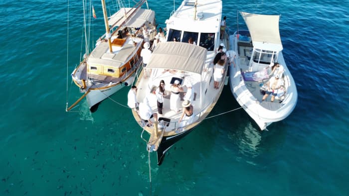 Giornata di vela classica a Maiorca con bevande e soste per il bagno