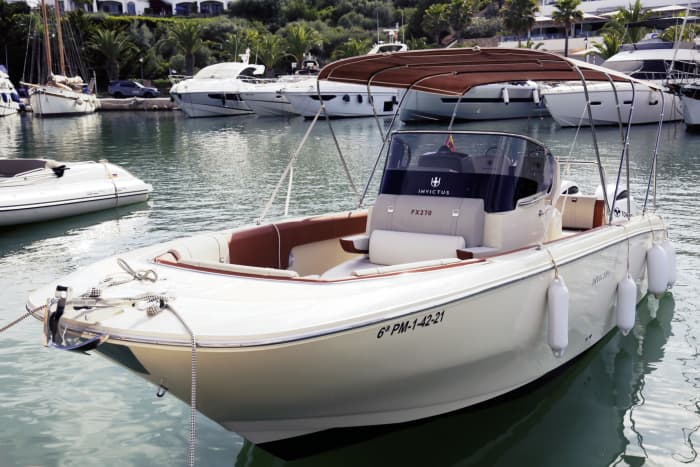 Full-day boat experience in Cala d'Or - 8 hours