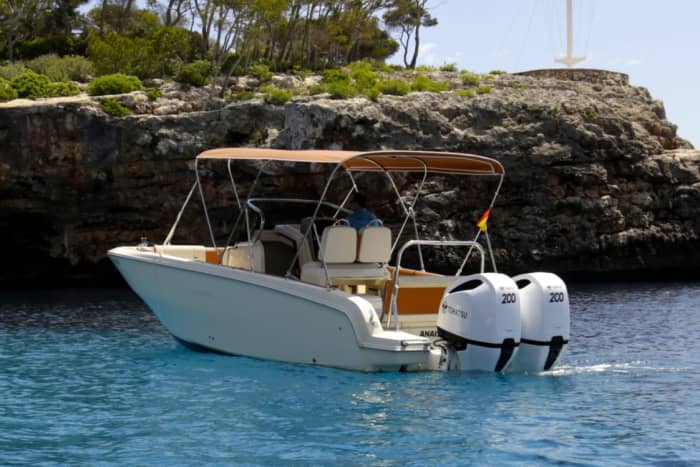Full-day boat experience in Cala d'Or - 8 hours