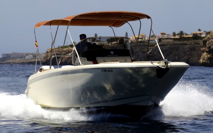 Full-day boat experience in Cala d'Or - 8 hours