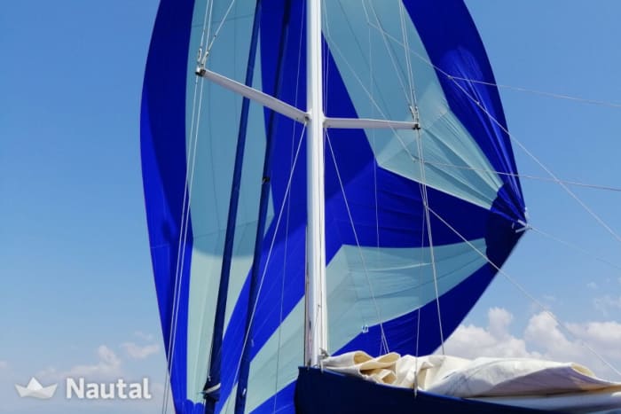 Spend 8h on the warm waters of Mallorca