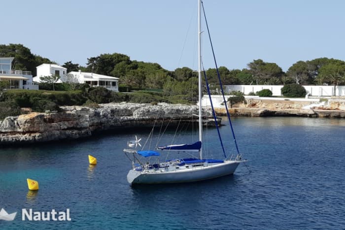 Spend 8h on the warm waters of Mallorca