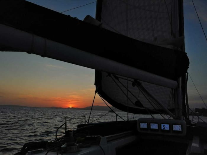 Spend 8h on the warm waters of Mallorca