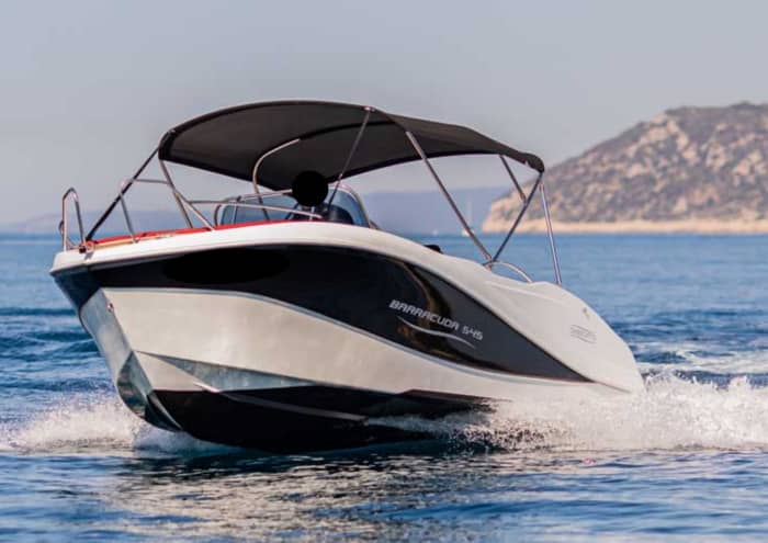 Prenez une demi-journée pour vous détendre sur un bateau à moteur à Santander.