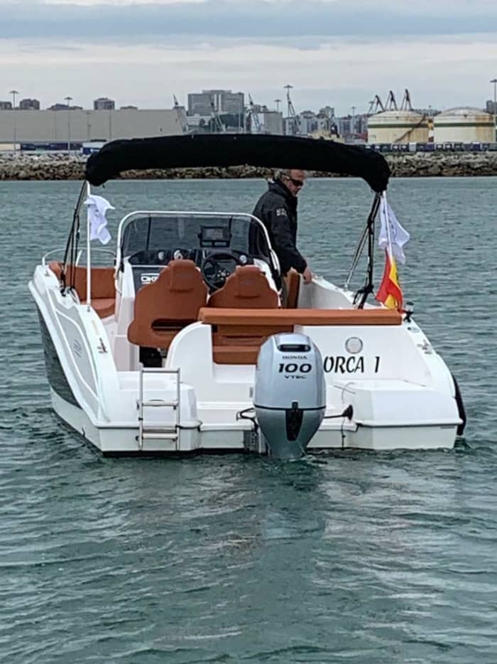 Prenez une demi-journée pour vous détendre sur un bateau à moteur à Santander.