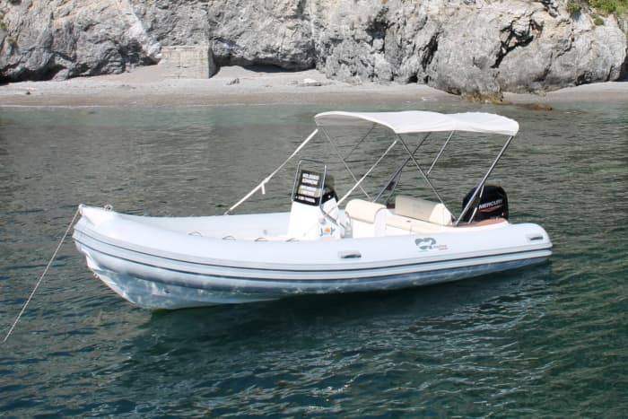 Einen Tag lang Salerno entdecken: Das wahre Dolce Vita auf einem Motorboot