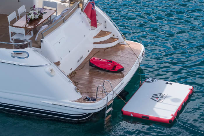 Escapade balnéaire à Mykonos : une expérience de voile de 8 heures sur la côte sud