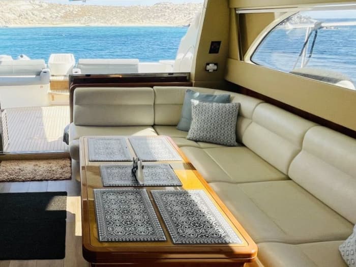 Croisière de luxe d'une journée en yacht de Mykonos à Délos, Rhénanie et la côte sud