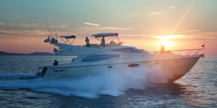 Croisière de luxe d'une demi-journée en yacht vers la côte sud de Mykonos
