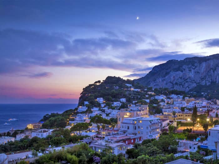 Capri bij nacht: zonsondergang, muziek en cocktails op zee
