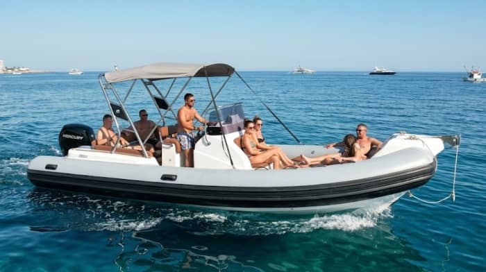 Détendez-vous sur un bateau à moteur à Porto-Vecchio pendant 3h30.