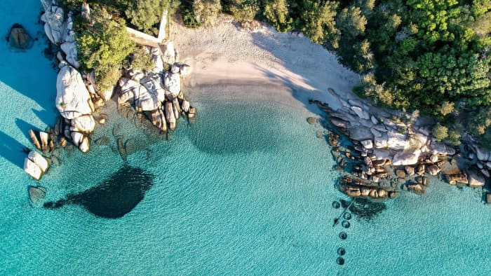 Découvrez les rivages de Porto-Vecchio : une excursion d'une journée complète à bord d'un bateau à moteur