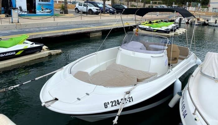 Goditi 8 ore su un motoscafo per esplorare Fornells, Minorca