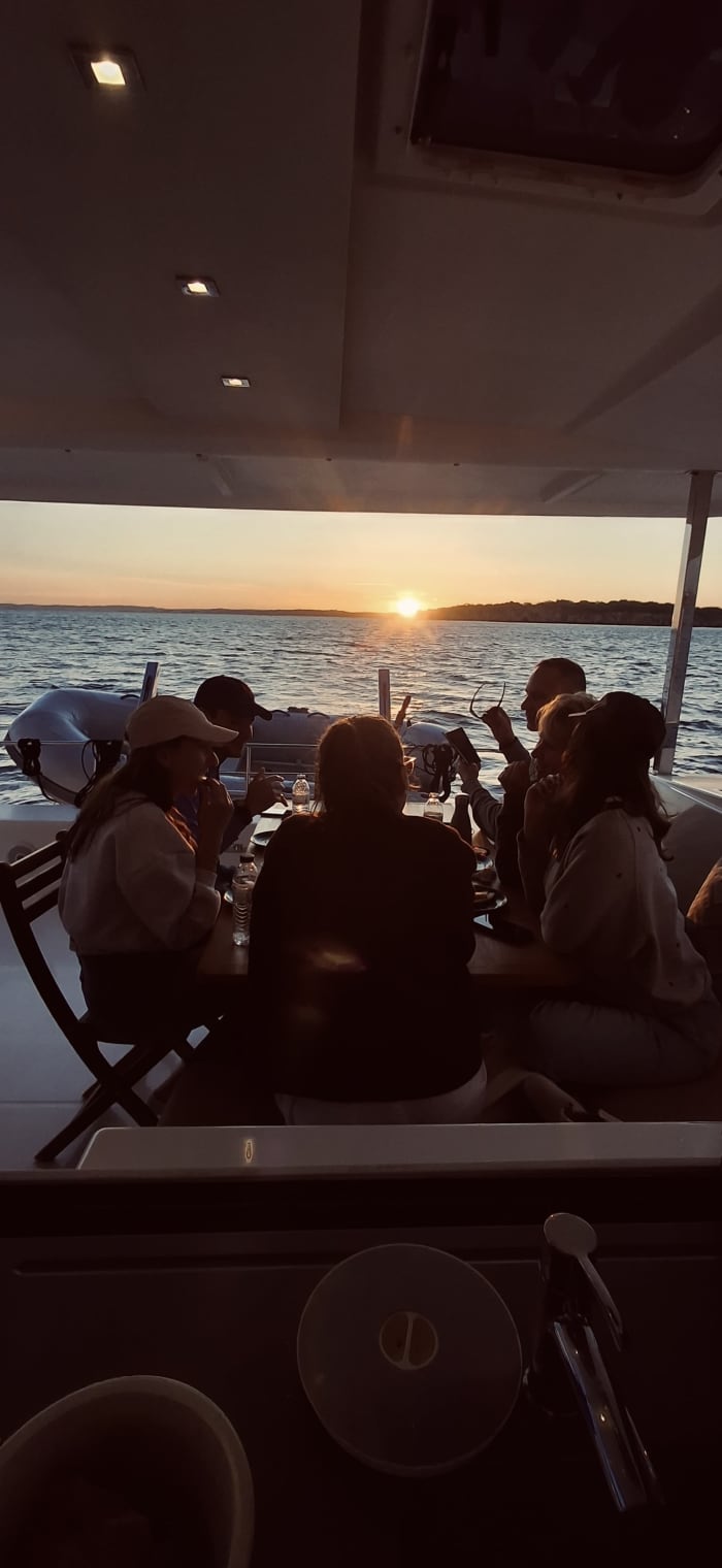 Benagil: Crociera di lusso in catamarano della durata di un'intera giornata.