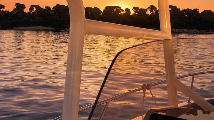 Romantisch uitje: Privé zonsondergang en champagne op zee
