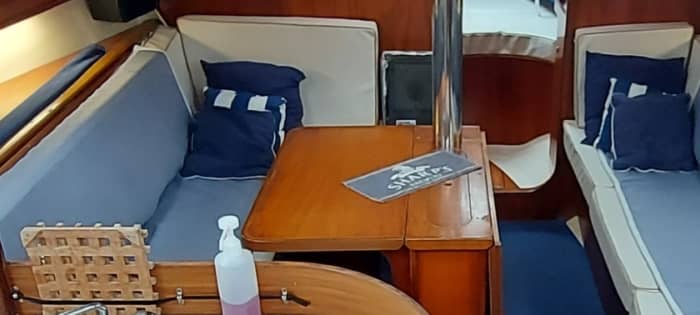 Explorez la rade de Brest en profitant d'une journée complète de navigation à voile.
