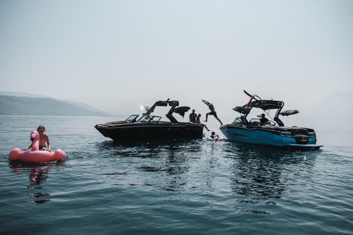 Verken Lausanne vanaf het water: een hele dag op het water aan boord van een motorboot.