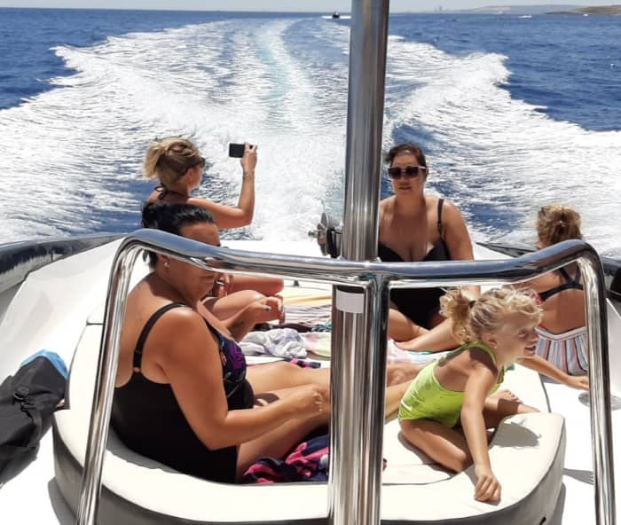 Profitez d'une merveilleuse journée ensoleillée sur un bateau à moteur à Malte